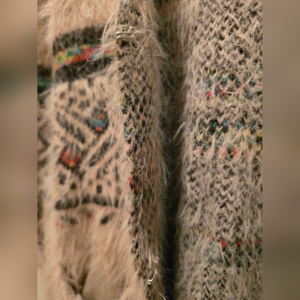 My Michelle Beige Patterned Cardigan Hidden Closure.  Large - Picture 5 of 7